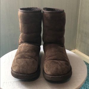 UGG boot- size 9- short chocolate brown